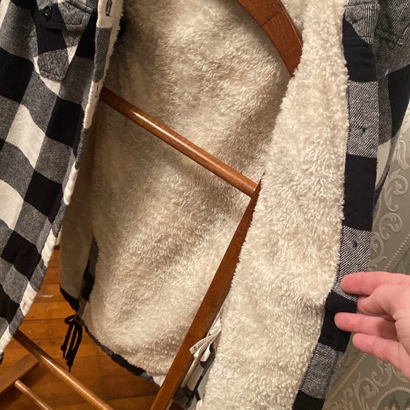 Ladies size small shacket with hood. - Picture 8 of 13